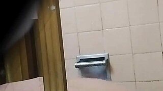 Espiando a profesora colombiana en viaje de promoción