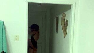 belinha presenteou o f� com a bucetinha e ganhou duas gozadas dentro