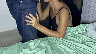 belinha presenteou o f� com a bucetinha e ganhou duas gozadas dentro