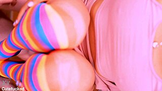 La mejor amiga y el profesor se encontraron en su sala y no pudieron parar