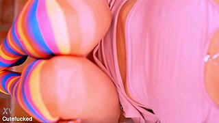 La mejor amiga y el profesor se encontraron en su sala y no pudieron parar