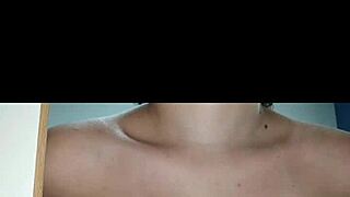 Novinha Gostosa Sensualizando Na Frente Do Espelho