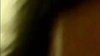 amateur asian girlfriend fucks for fun