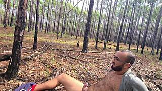 ruiva gostosa fazendo exibicionismo na trilha que acaba em sexo ao ar livre completo no red