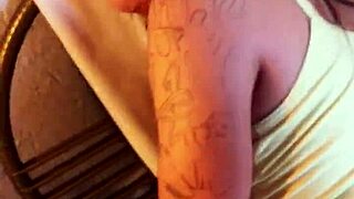 i love watching this hot brunette fucking on the swing chair, it's so intense