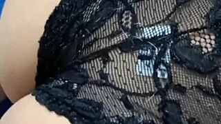 Haciéndome una rica paja y llega mi marido a comerse mi gran culo