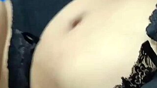 Haciéndome una rica paja y llega mi marido a comerse mi gran culo