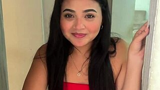 hermanastra toca mi puerta para pedirme un favor