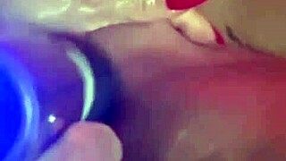 Watch the virgin teen cum hard without losing her cabin!