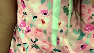 Acariciando el Dulce Cuerpo de Hermosa Latina para Entregar Virginidad