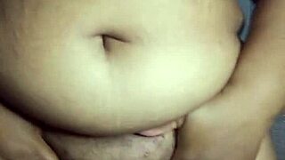 Crente safada da bunda grande e buceta gostosa foi ler a bíblia e ficou com tesão 😏