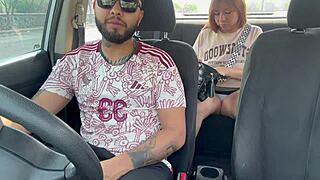 Masturbando a taxista en la calle