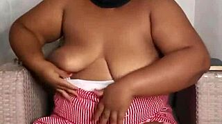 Crente safada da bunda grande e buceta gostosa foi ler a bíblia e ficou com tesão 😏