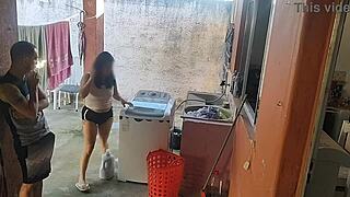 Esposa saiu e a empregada n�o resistiu ao meu pau ereto