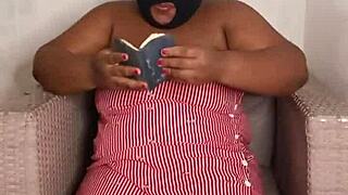 Crente safada da bunda grande e buceta gostosa foi ler a bíblia e ficou com tesão 😏