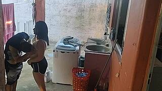 Esposa saiu e a empregada n�o resistiu ao meu pau ereto