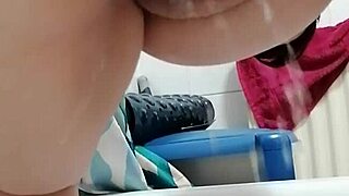 Girlfriend pissing from behind 😏 watch this golden shower!