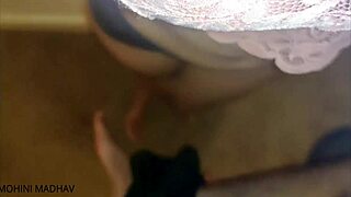 indian desi bhabhi meets hot neighbour