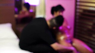 Ele pegou minha mulher e fez ela gozar na minha frente deixou a buceta dela pingando de tesão 😈