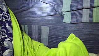 Encuentro A La Mama De Mi Mejor Amigo En La Habitacion Y Me Aprovecho Que Esta Caliente