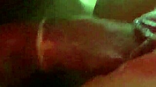 le pido a mi hermanastro que me folle a escondidas para que nadie se entere