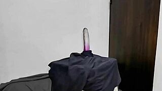 madrastra milf culona jugando sola