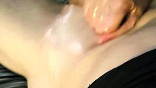 Driftwood And Barefoot Kontessa Delivers Amazing Handjob