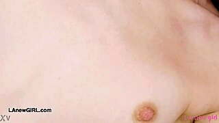 i'm red haired model showing my sexy bodie