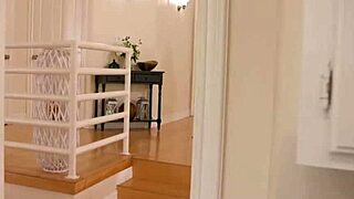 أوه سيث غامبل يفشخ طيز جايد فالنتاين الصغيرة في شرجي ابنة أب زوج حلوة