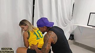 Meu professor pirocudo arrega�ou minha bucetinha branca!