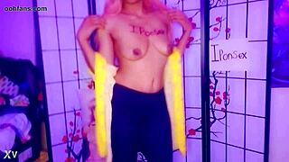 Ebony Teen Displays Curvy Body for Raw Fucking