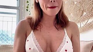 punheta guiada - batendo uma bem gostoso pra vc com dildo e lingerie