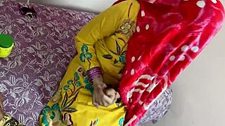 Desi villager bhabhi fuck with hindi audio porn video.