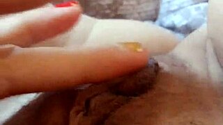 Gretala dances with curvy body