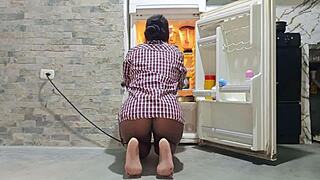 i saw my neighbor cleaning without thong and met her