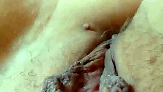 Gretala dances with curvy body