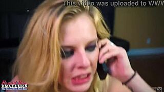 Lille 18+ blondine studerende Mya suger hård pik og får fissen dybt kneppet