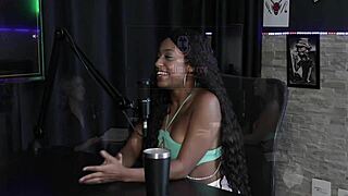 Já fez várias ménage, a personalidade lhe atrai, estranhou porque não estava sendo comida, disse como começou - Vicky ménage sheer red 😏