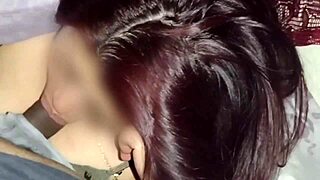 ดูหนังกับเพื่อนบ้านไปด้วยดูดควยไปด้วย