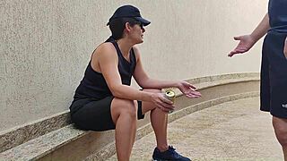 Did the lesbian give to her service friend after betting on Palmeiras?