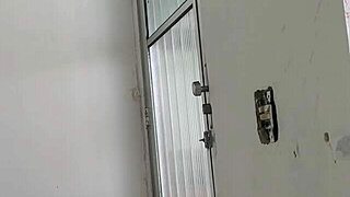 Oficial De Justiça Pega Mulher De Malandro Sozinha Em Casa. E Domina Ela Com Pau Grande.