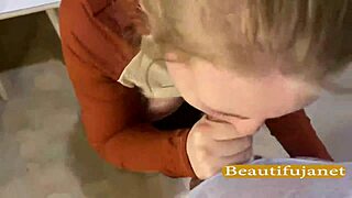 look at this blowjob in the kitchen!