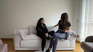 Paganandole A Mi Roomie El Alquiler Con Sexo Lesbico