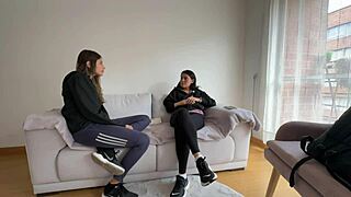 Paganandole A Mi Roomie El Alquiler Con Sexo Lesbico