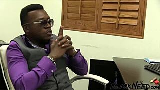 Blondínka amatérka si užíva doggystyle s veľkým čiernym partnerom v interracial stretnutí