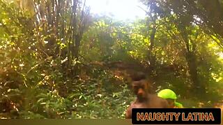 Seks kraj reke sa tvrdim BBC jebanjem i orgazmom mokre pičke