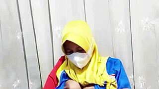gadis hijab indomaret touches herself before work