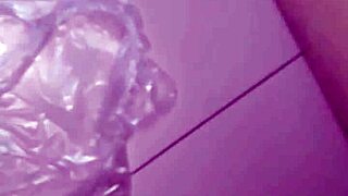 eu fodo a minha branquinha com meu pau negro ela adora dar a buceta de quatro