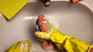 hot housewife washes dildo after her pussy