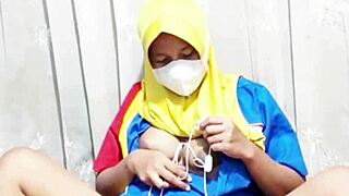 gadis hijab indomaret touches herself before work